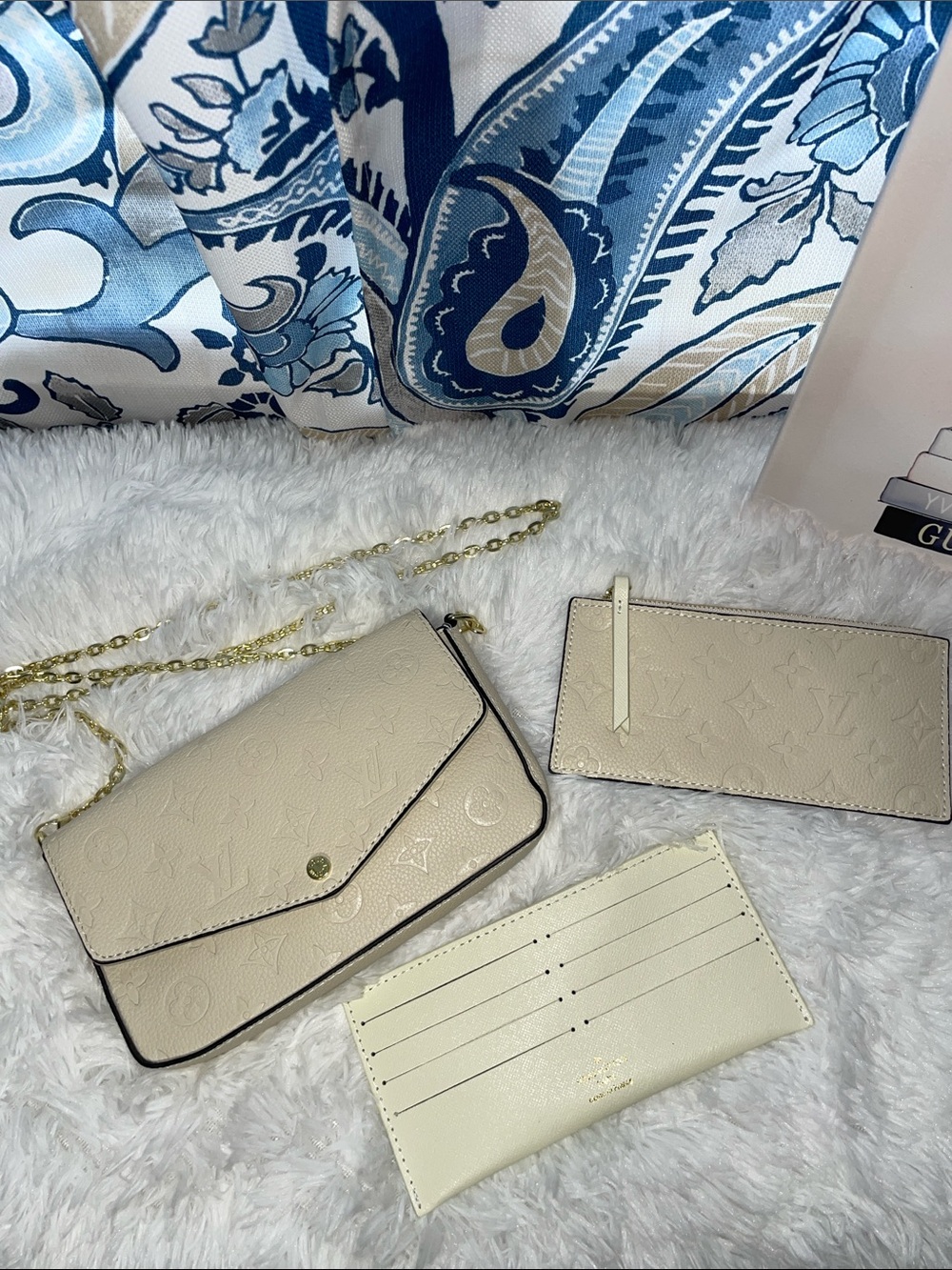 👜NEW Cream Leather Chain Shoulder Bag with Card Wallet Set